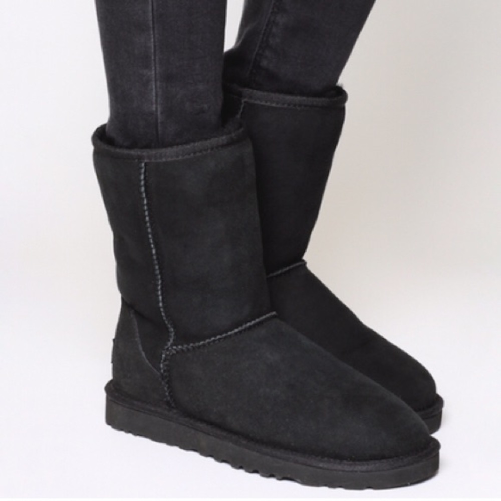 SOLD - Black Ugg boots